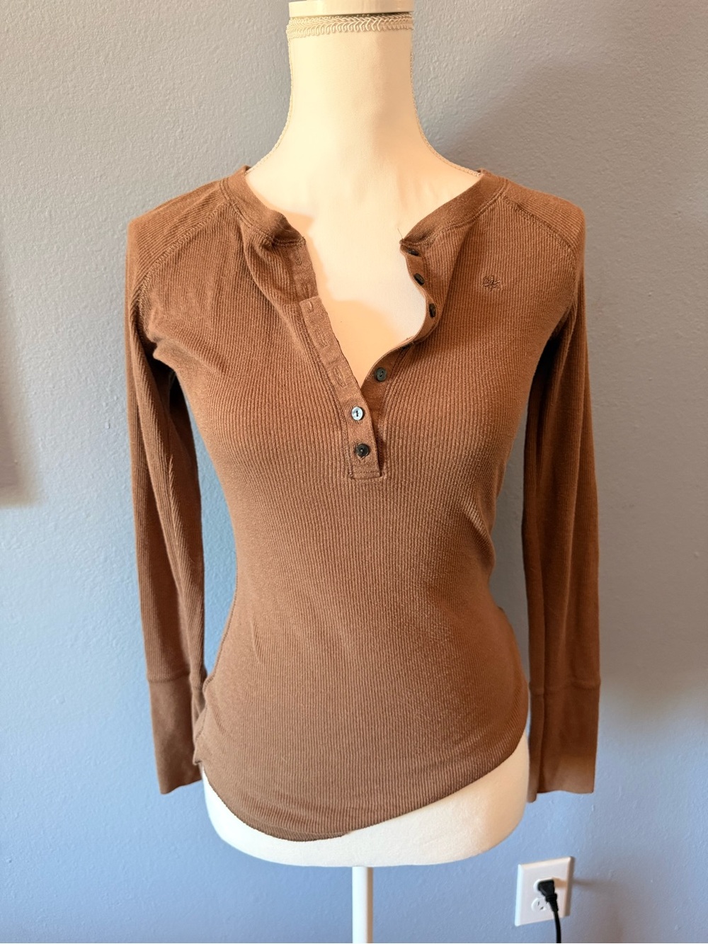 SO Women's Brown Ribbed Henley Long-Sleeve Top